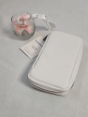 NWT BrightRoom White Zippered Accessory Organizer